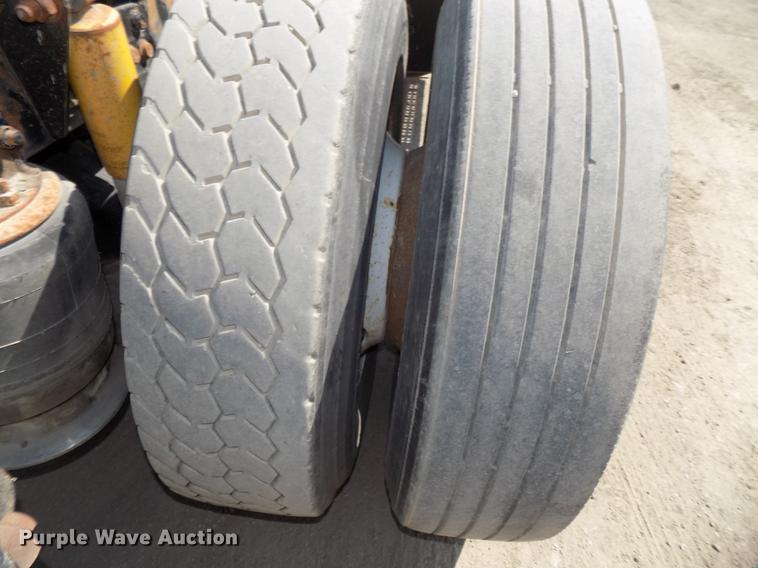 image for item DB8602 2001 Freightliner FL112 semi truck