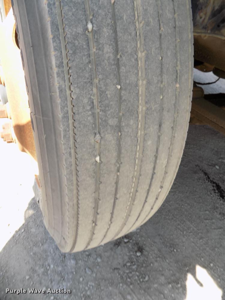 image for item DB8602 2001 Freightliner FL112 semi truck