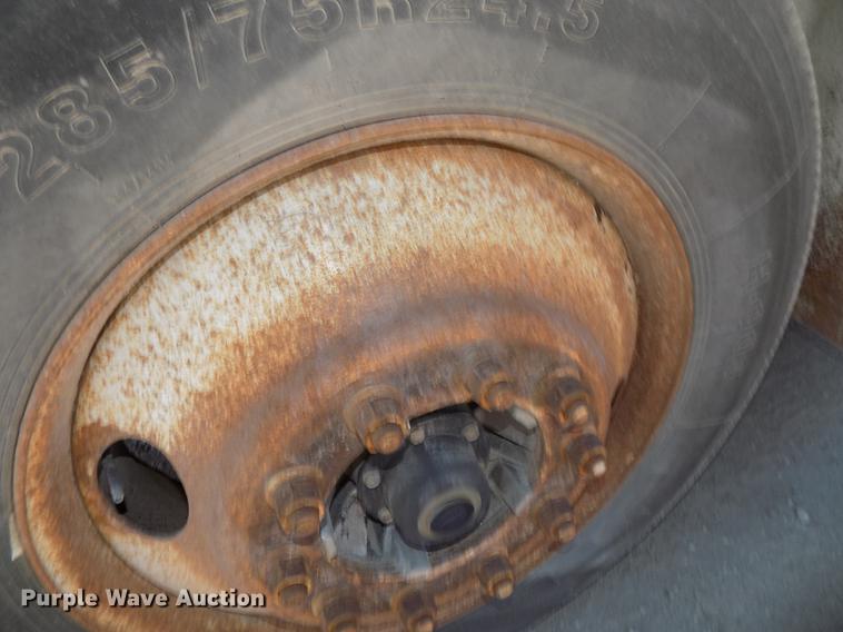 image for item DB8602 2001 Freightliner FL112 semi truck