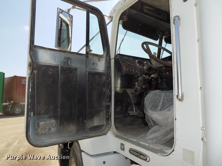 image for item DB8604 1999 Freightliner FLD112 semi truck