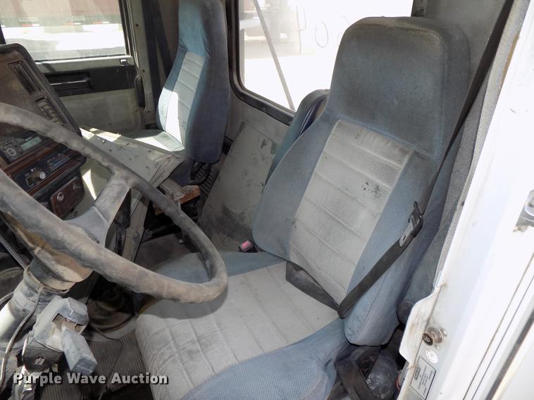 image for item DB8604 1999 Freightliner FLD112 semi truck