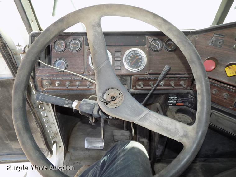 image for item DB8604 1999 Freightliner FLD112 semi truck