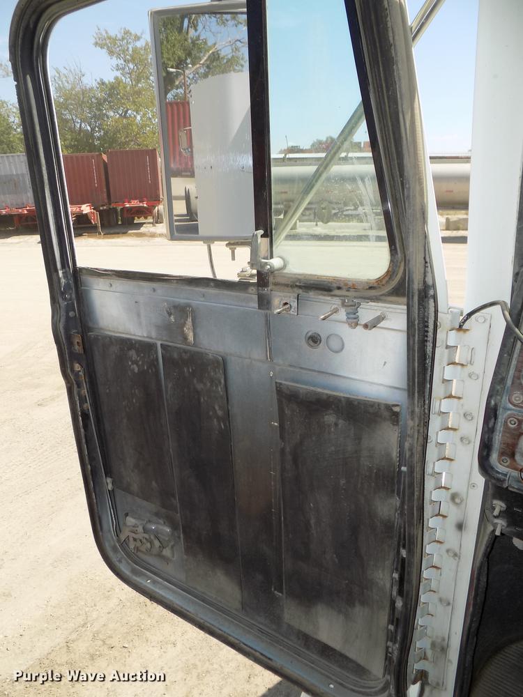 image for item DB8604 1999 Freightliner FLD112 semi truck