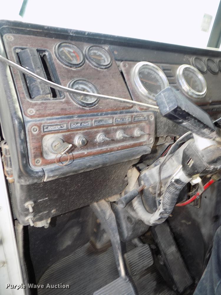 image for item DB8604 1999 Freightliner FLD112 semi truck
