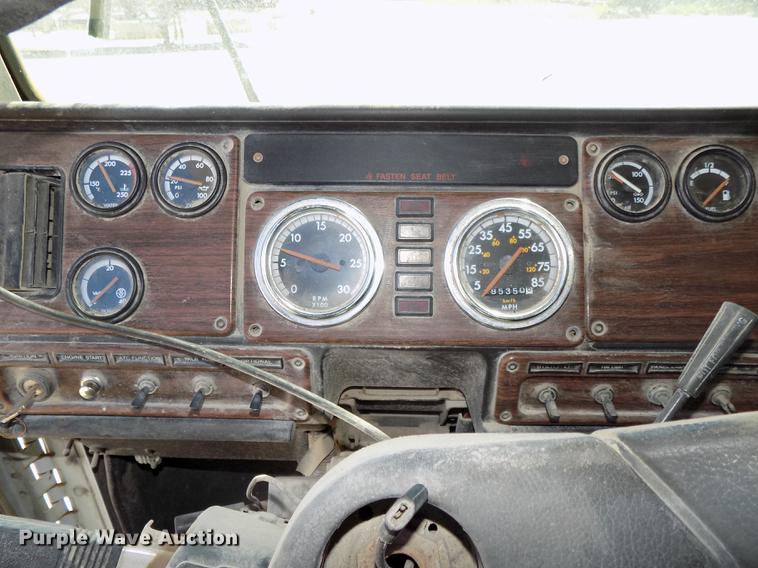 image for item DB8604 1999 Freightliner FLD112 semi truck