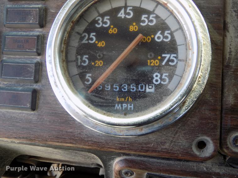 image for item DB8604 1999 Freightliner FLD112 semi truck