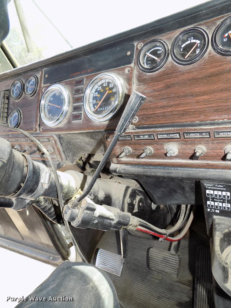 image for item DB8604 1999 Freightliner FLD112 semi truck