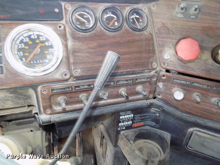 image for item DB8604 1999 Freightliner FLD112 semi truck