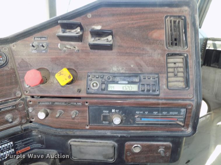 image for item DB8604 1999 Freightliner FLD112 semi truck