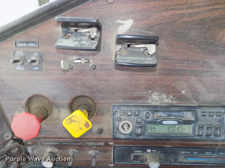 image for item DB8604 1999 Freightliner FLD112 semi truck