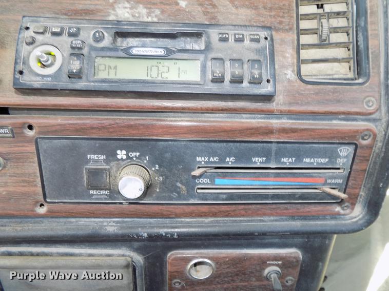 image for item DB8604 1999 Freightliner FLD112 semi truck