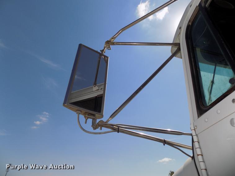 image for item DB8604 1999 Freightliner FLD112 semi truck