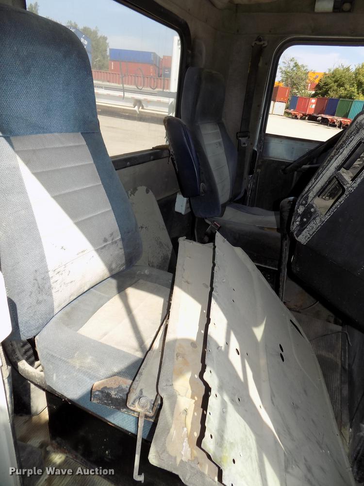 image for item DB8604 1999 Freightliner FLD112 semi truck