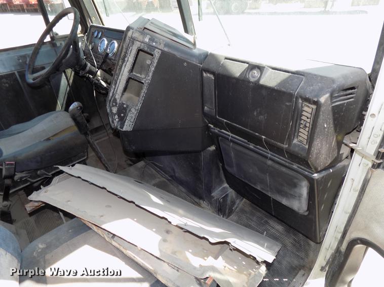 image for item DB8604 1999 Freightliner FLD112 semi truck