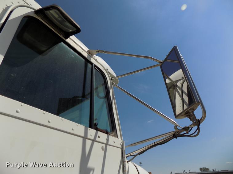 image for item DB8604 1999 Freightliner FLD112 semi truck