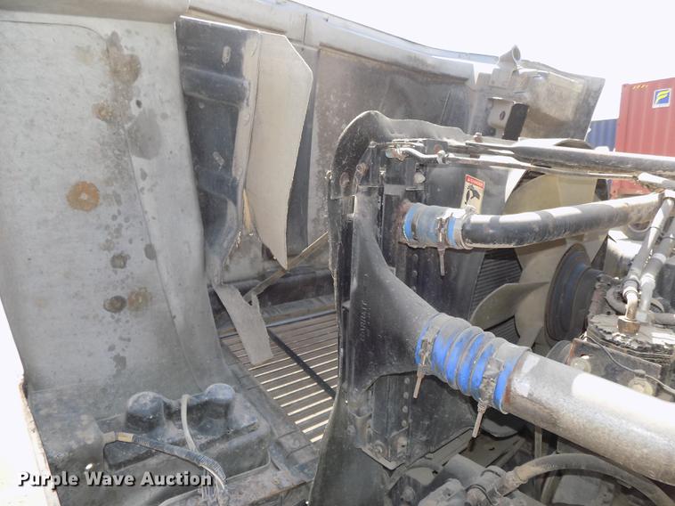 image for item DB8604 1999 Freightliner FLD112 semi truck