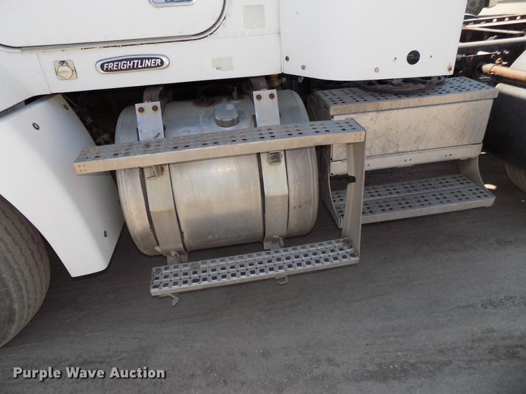 image for item DB8604 1999 Freightliner FLD112 semi truck