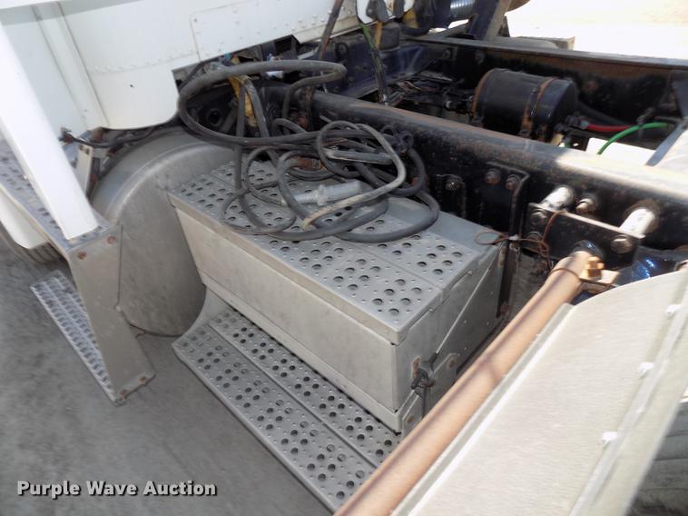 image for item DB8604 1999 Freightliner FLD112 semi truck