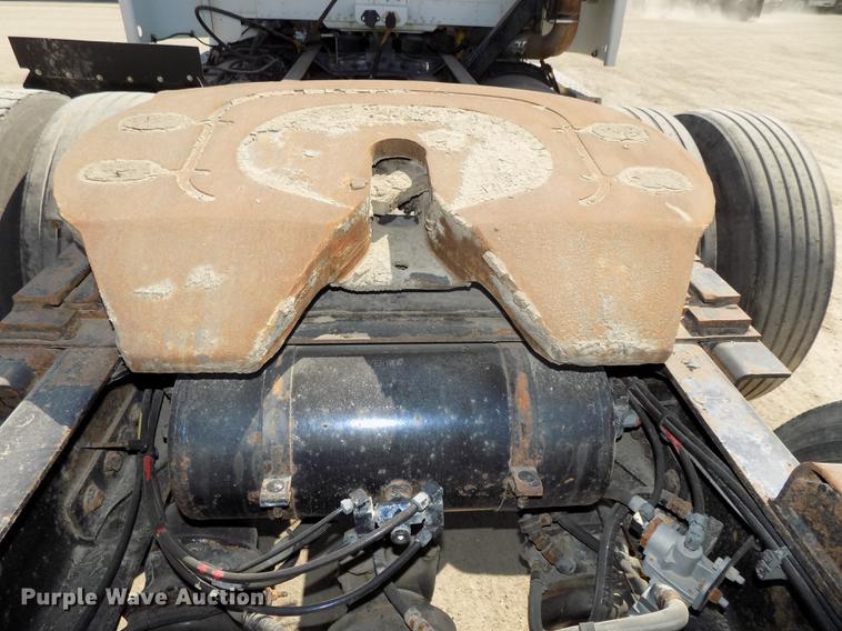 image for item DB8604 1999 Freightliner FLD112 semi truck