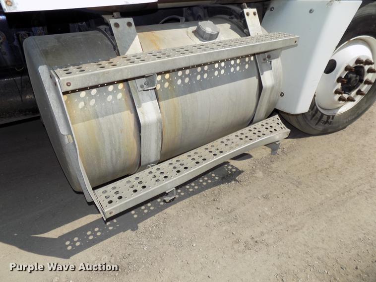 image for item DB8604 1999 Freightliner FLD112 semi truck