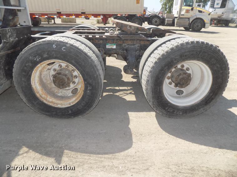 image for item DB8604 1999 Freightliner FLD112 semi truck