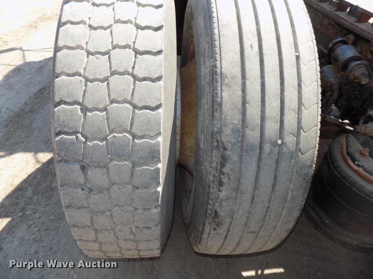 image for item DB8604 1999 Freightliner FLD112 semi truck