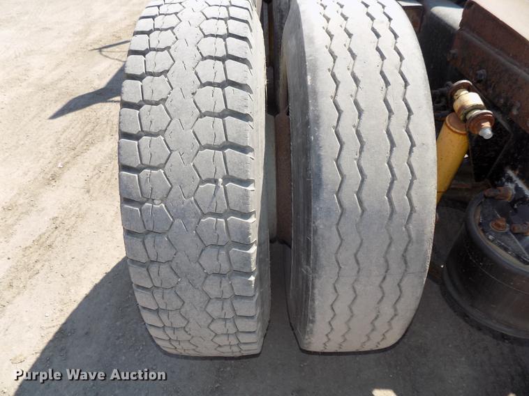 image for item DB8604 1999 Freightliner FLD112 semi truck