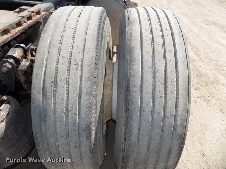 image for item DB8604 1999 Freightliner FLD112 semi truck