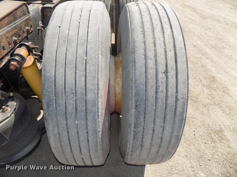 image for item DB8604 1999 Freightliner FLD112 semi truck