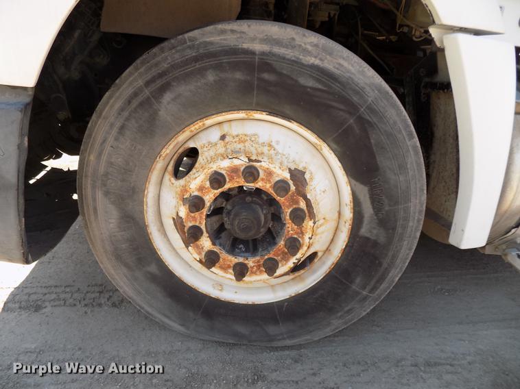 image for item DB8604 1999 Freightliner FLD112 semi truck