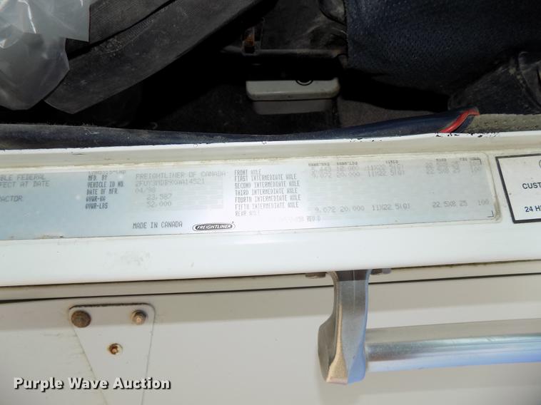 image for item DB8604 1999 Freightliner FLD112 semi truck