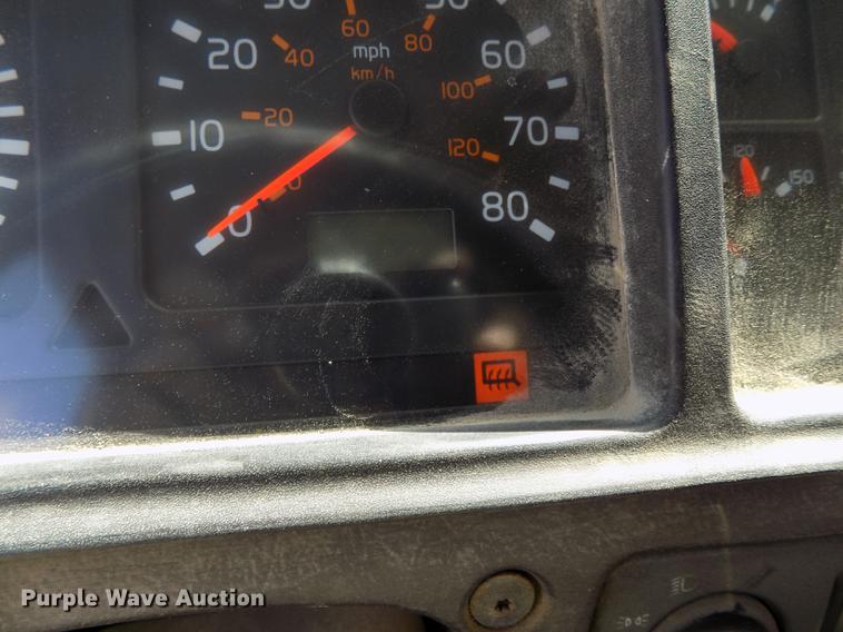 image for item DB8605 2000 Volvo VN semi truck