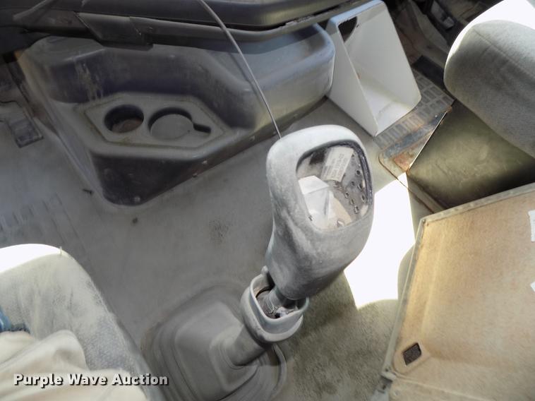 image for item DB8605 2000 Volvo VN semi truck