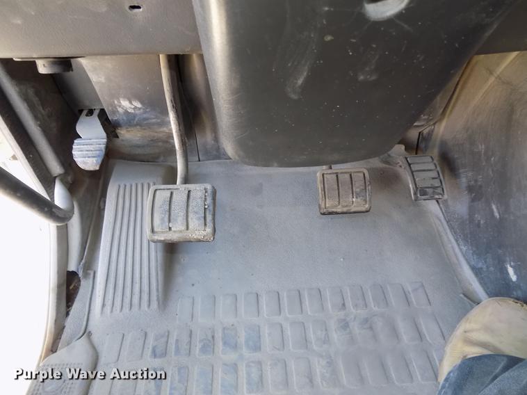 image for item DB8605 2000 Volvo VN semi truck