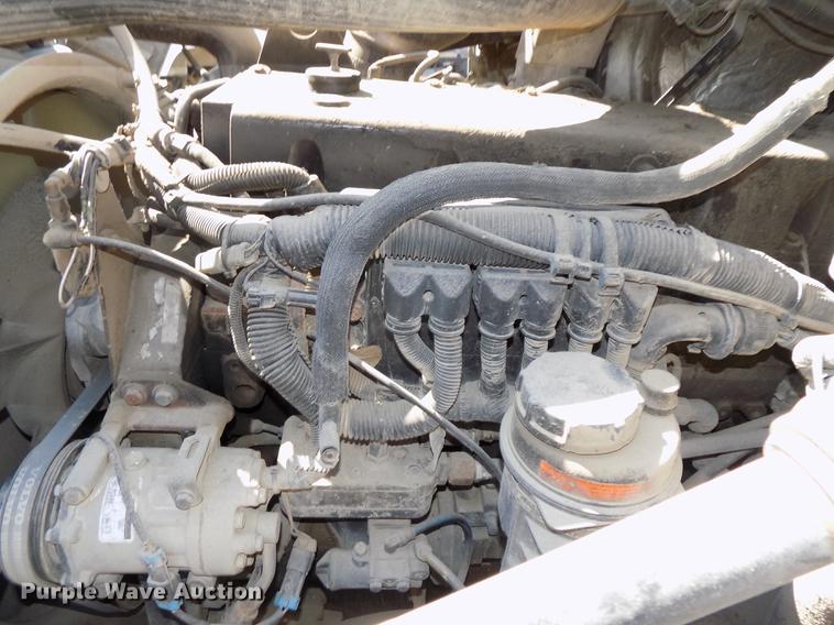 image for item DB8605 2000 Volvo VN semi truck