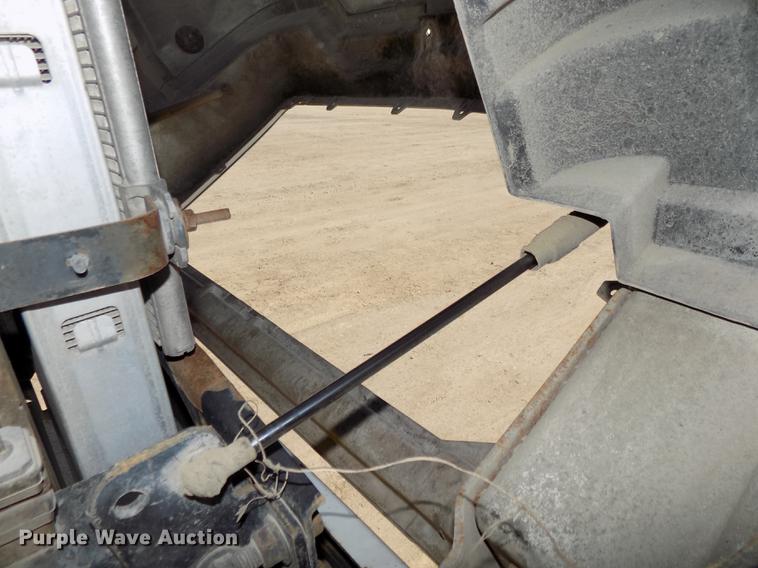 image for item DB8605 2000 Volvo VN semi truck