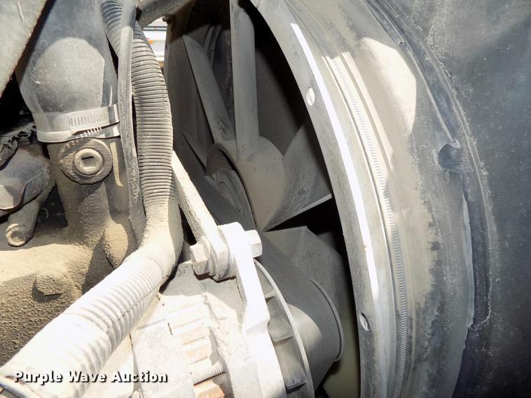 image for item DB8605 2000 Volvo VN semi truck