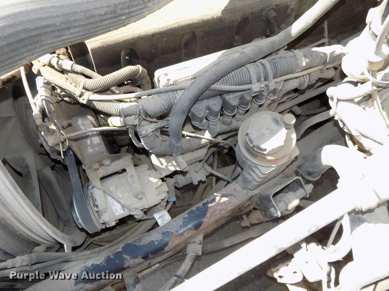 image for item DB8605 2000 Volvo VN semi truck