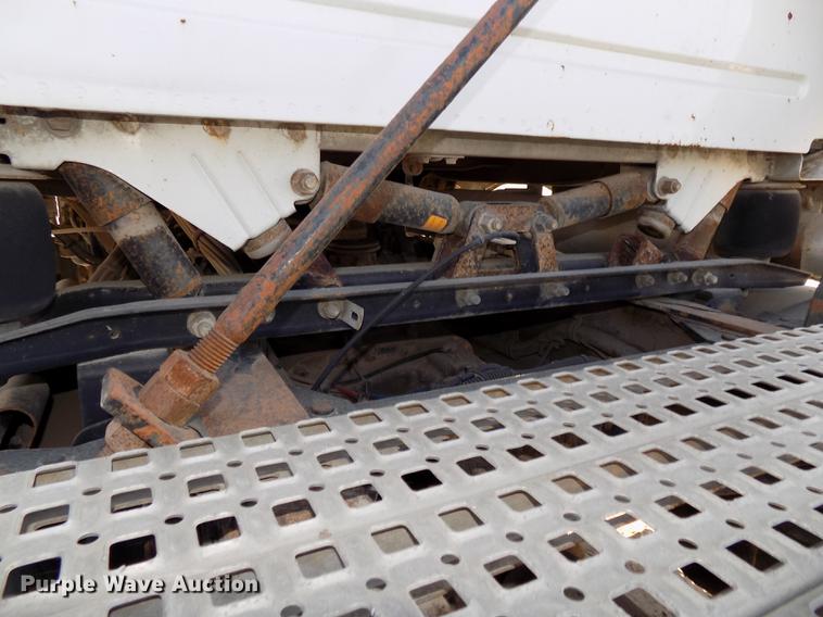 image for item DB8605 2000 Volvo VN semi truck