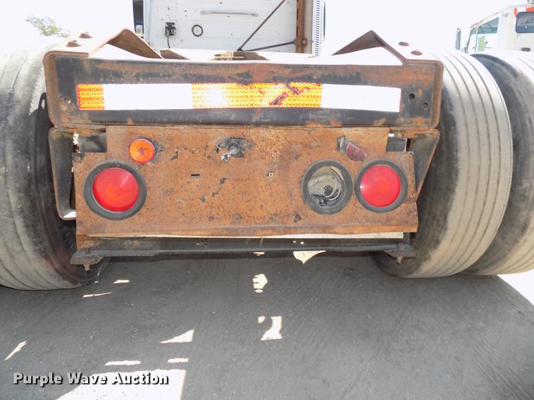 image for item DB8605 2000 Volvo VN semi truck