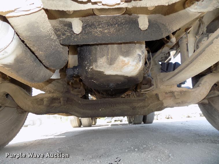 image for item DB8605 2000 Volvo VN semi truck