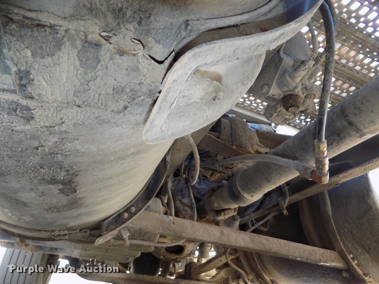 image for item DB8605 2000 Volvo VN semi truck