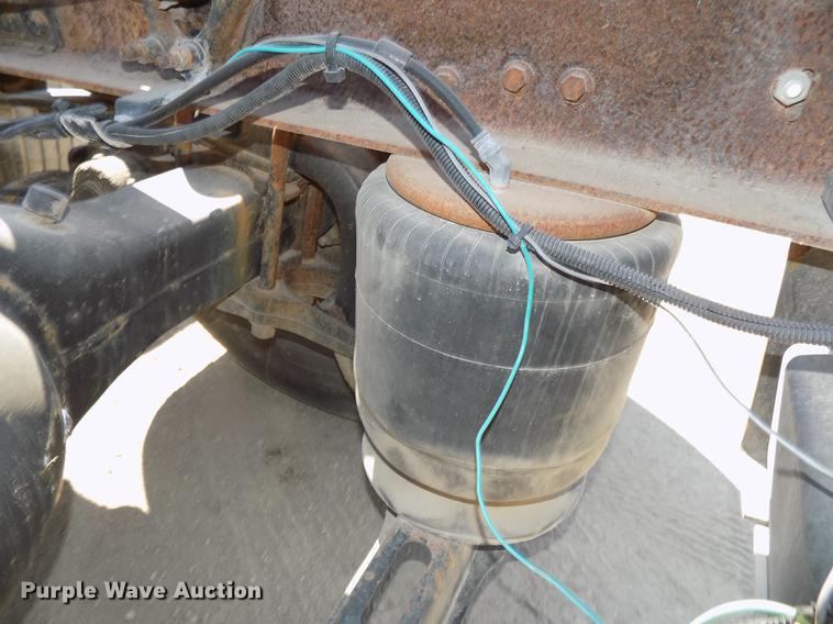 image for item DB8605 2000 Volvo VN semi truck