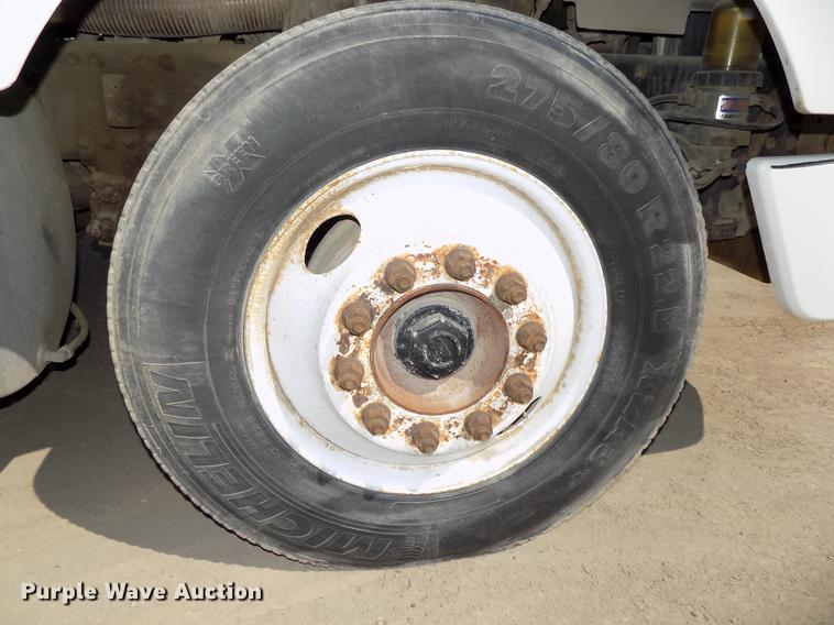 image for item DB8605 2000 Volvo VN semi truck