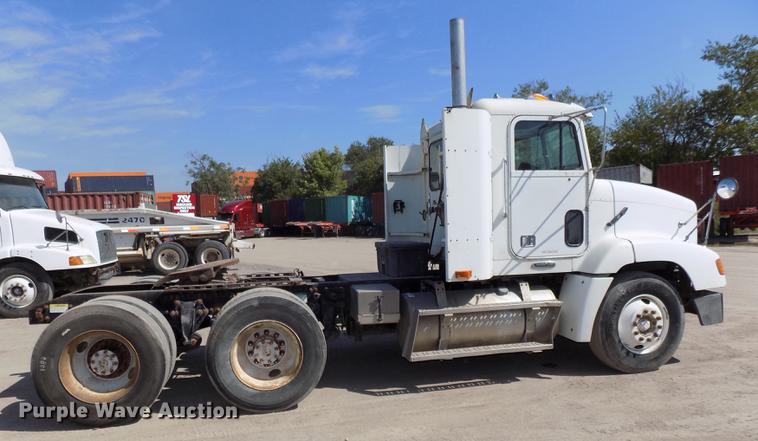image for item DB8606 1999 Freightliner FLD112 semi truck