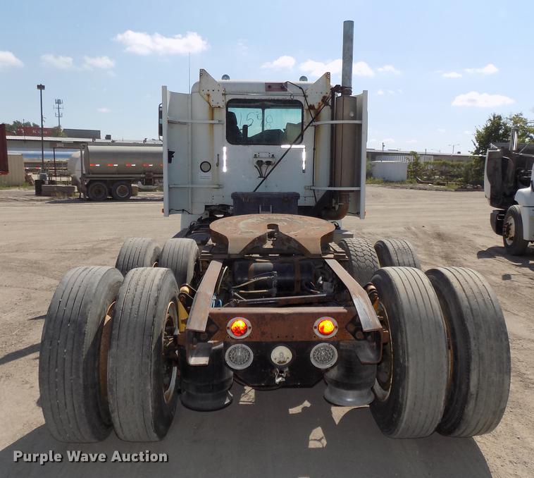 image for item DB8606 1999 Freightliner FLD112 semi truck