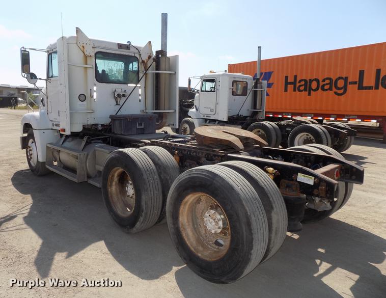 image for item DB8606 1999 Freightliner FLD112 semi truck