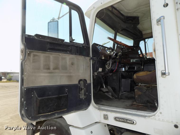 image for item DB8606 1999 Freightliner FLD112 semi truck