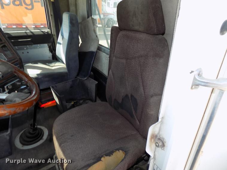 image for item DB8606 1999 Freightliner FLD112 semi truck