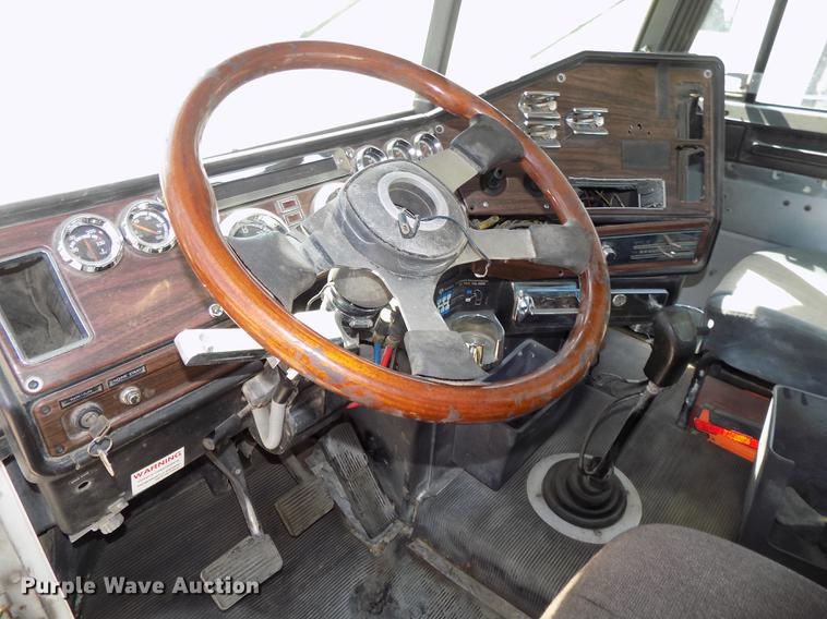 image for item DB8606 1999 Freightliner FLD112 semi truck